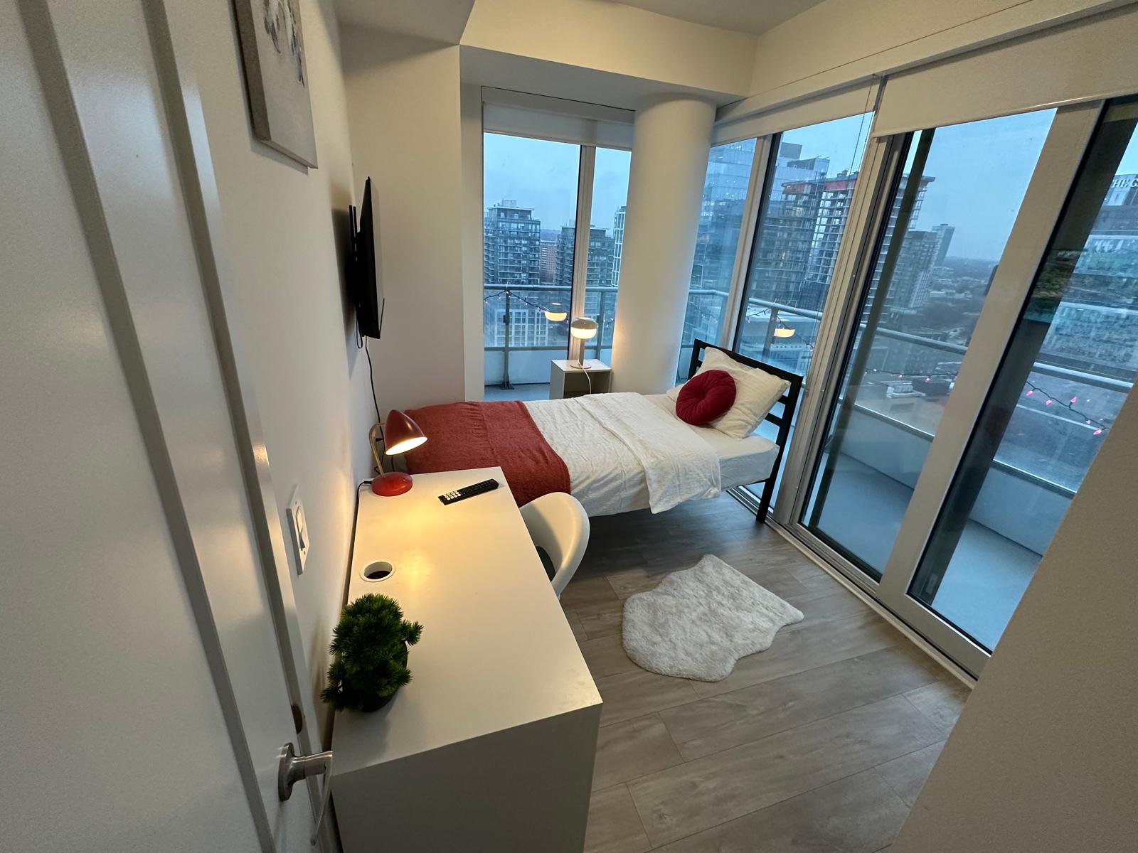 Silver Plus Room - 70 Princess St - Toronto